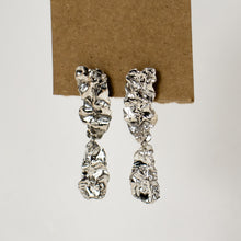 Load image into Gallery viewer, Silver Double Wave Seaweed Stud