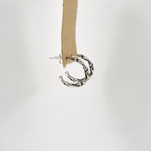 Load image into Gallery viewer, Silver Spine Open Hoop Earrings
