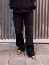 Load image into Gallery viewer, Dad Jeans - Washed Black