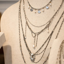 Load image into Gallery viewer, Silver/Brass Keyhole Shell Tangled Chain Necklace