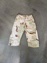 Load image into Gallery viewer, Cropped Pants - Camo
