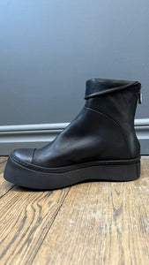 Leather Boots with zipper