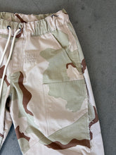 Load image into Gallery viewer, Cropped Pants - Camo