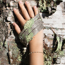 Load image into Gallery viewer, Hand-Beaded Gold Figaro Bracelet