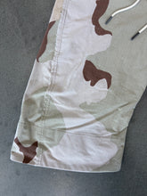 Load image into Gallery viewer, Cropped Pants - Camo