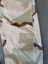 Load image into Gallery viewer, Cropped Pants - Camo