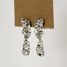 Load image into Gallery viewer, Silver Double Wave Seaweed Stud