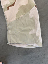 Load image into Gallery viewer, Cropped Pants - Camo