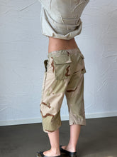 Load image into Gallery viewer, Cropped Pants - Camo