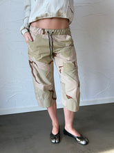 Load image into Gallery viewer, Cropped Pants - Camo
