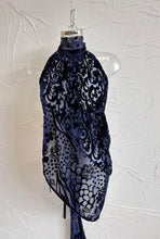 Load image into Gallery viewer, Velvet Halterneck Top