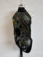 Load image into Gallery viewer, Velvet Halterneck Top