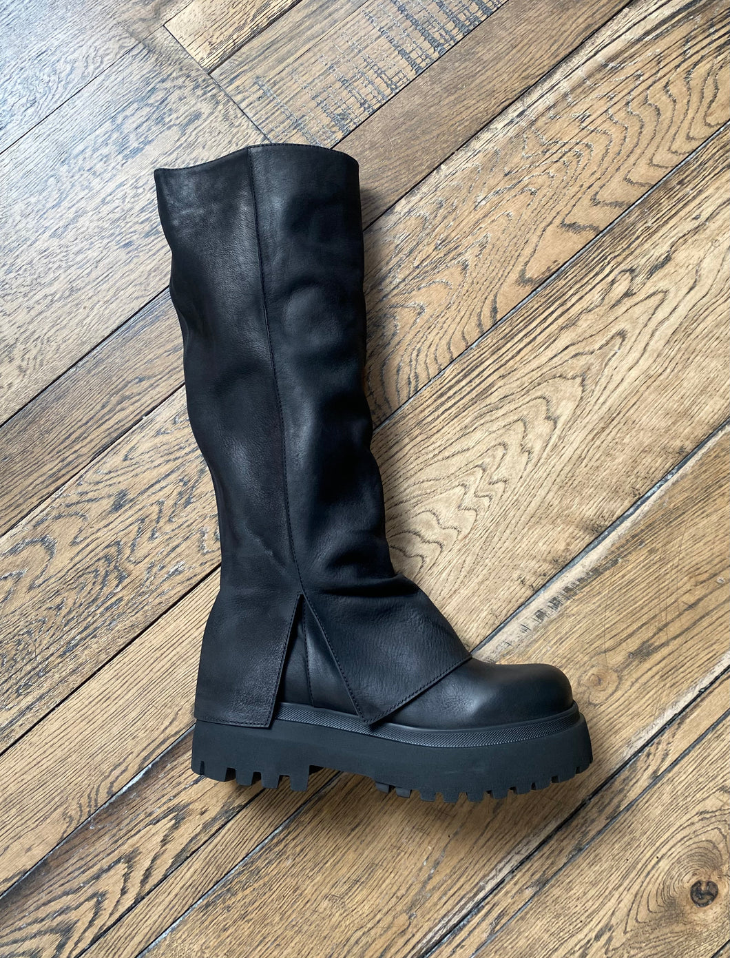 Slit Zipper Boots