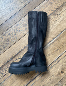 Slit Zipper Boots