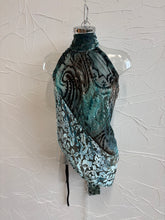 Load image into Gallery viewer, Velvet Halterneck Top
